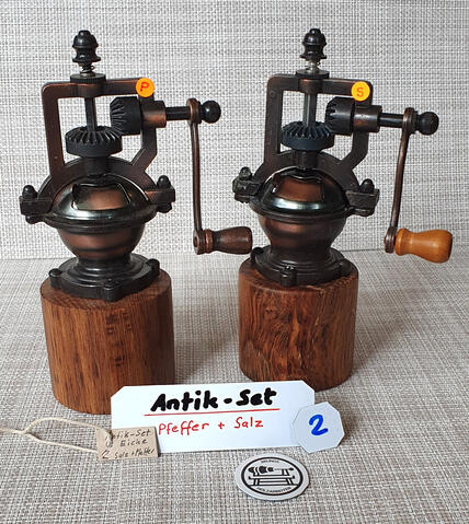 Antik - Set. 2 Pfeffer - u. Salzmühle , Eiche srf. 130.-