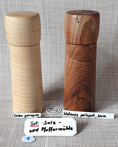 Set Salz- und Pfeffermühle Esche geriegelt Walnuss geriegelt, ( Wurm ) srf. 175.-