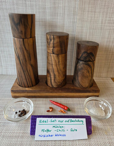 Set: z.B. mit türkischer Walnuss. Nur auf Bestellung. Preis variiert je nach Holzauswahl.